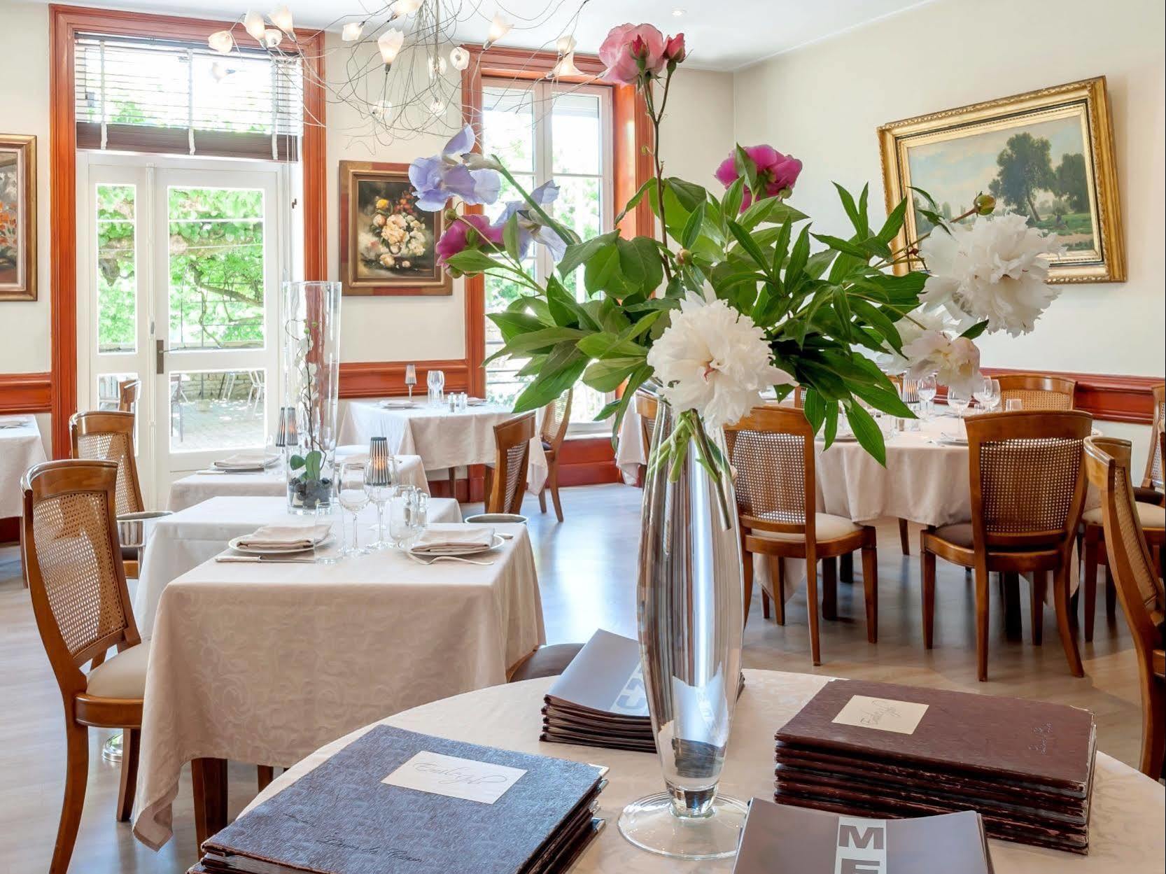 Hotel Restaurant Emile Job Montmerle-sur-Saone Exterior photo